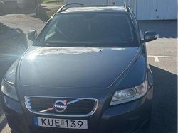 Grå Begagnad 2011 Volvo V50 Kinetic Kombi | 44 000 kr (Marknadspris)