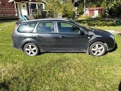 Svart Begagnad 2006 Ford Focus Kombi | 12 500 kr (Bra pris)