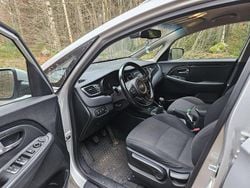 Grå Begagnad 2015 Kia Carens Minibuss | 83 500 kr (Marknadspris)