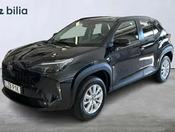 Svart Begagnad 2024 Toyota Yaris Cross Active SUV | 299 900 kr (Marknadspris)