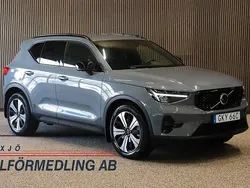 Grå Begagnad 2023 Volvo XC40 Plus SUV | 359 000 kr (Lite dyr)