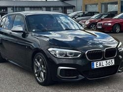 Svart Begagnad 2016 BMW M135 Halvkombi | 289 500 kr (Marknadspris)