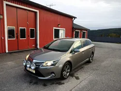 Brun Begagnad 2014 Toyota Avensis Kombi | 99 000 kr (Marknadspris)