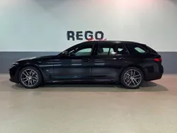 Svart Begagnad 2021 BMW 520 M Sport Kombi | 399 000 kr (Marknadspris)
