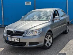 Mörkgrå Begagnad 2011 Skoda Octavia Ambiente Halvkombi | 42 900 kr (Lite dyr)