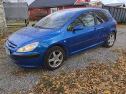 Blå Begagnad 2002 Peugeot 307 Halvkombi | 5 000 kr (Marknadspris)
