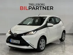 Vit Begagnad 2015 Toyota Aygo X-play Halvkombi | 69 900 kr (Bra pris)