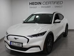 Vit (white) Begagnad 2022 Ford Mustang Mach-E SUV | 389 900 kr (Marknadspris)