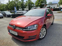 Röd Begagnad 2016 VW Golf VII Halvkombi | 119 999 kr (Marknadspris)