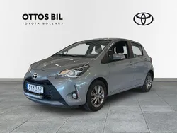 Grå Begagnad 2018 Toyota Yaris Active Halvkombi | 124 900 kr (Marknadspris)