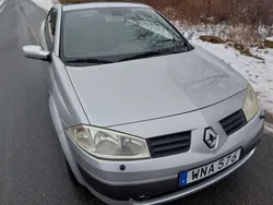 Ljusgrå (grå) Begagnad 2005 Renault Mégane Cabriolet Cab | 38 900 kr (Marknadspris)