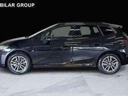 Svart Begagnad 2025 BMW 225 Active Tourer Minibuss | 439 000 kr