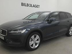Mörkblå Begagnad 2024 Volvo V60 CC Core Kombi | 414 800 kr (Marknadspris)