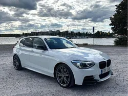 Vit Begagnad 2013 BMW M135 M Sport Halvkombi | 229 999 kr (Marknadspris)