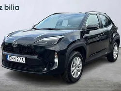 Svart Begagnad 2025 Toyota Yaris Cross Active SUV | 289 900 kr (Bra pris)