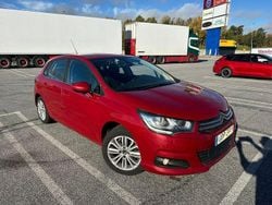 Röd Begagnad 2015 Citroën C4 Halvkombi | 49 900 kr (Bra pris)