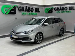 Ljusgrå (grå) Begagnad 2015 Toyota Auris Touring Sports Active Kombi | 149 900 kr (Dyr)