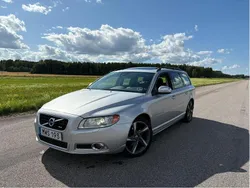 Grå Begagnad 2013 Volvo V70 R-Design Kombi | 95 000 kr (Bra pris)