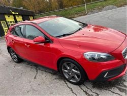 Röd Begagnad 2016 Volvo V40 CC Kombi | 149 000 kr (Marknadspris)