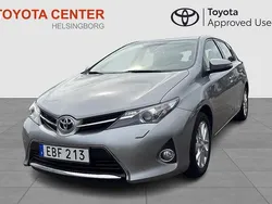 Ljusgrå Begagnad 2013 Toyota Auris Active Halvkombi | 139 900 kr (Marknadspris)