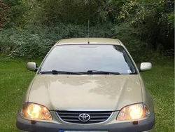 Gul Begagnad 2002 Toyota Avensis Halvkombi | 40 000 kr (Bra pris)