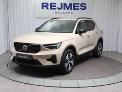 Ljusbrun (brun) Begagnad 2024 Volvo XC40 Plus SUV | 389 500 kr (Marknadspris)