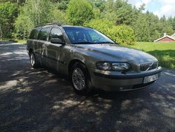 Ljusbrun (brun) Begagnad 2004 Volvo V70 Business Edition Kombi | 35 000 kr (Marknadspris)
