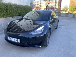 Svart Begagnad 2020 Tesla Model 3 Standard Range Plus Sedan | 185 000 kr