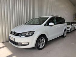 Vit Begagnad 2021 VW Sharan Minibuss | 309 000 kr (Marknadspris)