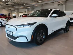 Vit Begagnad 2021 Ford Mustang Mach-E Standard Range SUV | 369 800 kr (Marknadspris)
