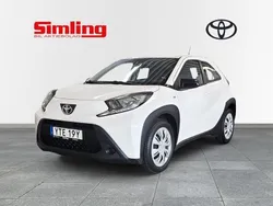 Vit Begagnad 2022 Toyota Aygo Play Halvkombi | 154 900 kr (Bra pris)