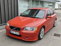 Röd Begagnad 2005 Volvo S60 Momentum Sedan | 55 000 kr (Marknadspris)