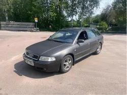 Svart Begagnad 2000 Audi A4 Kombi | 20 000 kr
