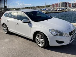 Vit Begagnad 2013 Volvo V60 Momentum Kombi | 98 000 kr (Marknadspris)