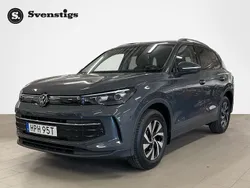 Svart (grenadilla black metallic) Ny 2025 VW Tiguan Edition SUV | 537 500 kr (Marknadspris)