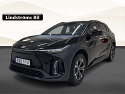 Svart Begagnad 2023 Toyota bZ4X Style SUV | 379 000 kr (Marknadspris)
