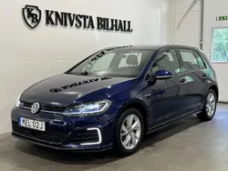 Mörkblå Begagnad 2020 VW Golf VIII GTE Halvkombi | 204 400 kr (Marknadspris)