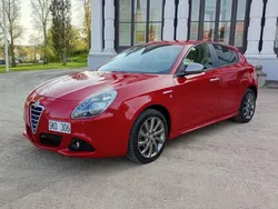 Röd Begagnad 2014 Alfa Romeo Giulietta Veloce Halvkombi | 79 000 kr (Marknadspris)