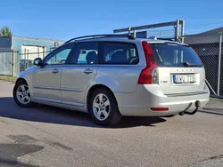 Grå Begagnad 2011 Volvo V50 Kinetic Kombi | 35 000 kr (Marknadspris)