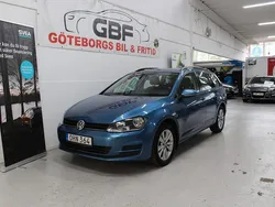 Blå Begagnad 2017 VW Golf VII Kombi | 109 000 kr (Marknadspris)