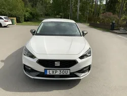 Vit Begagnad 2021 Seat Leon FR Halvkombi | 210 000 kr (Superpris)