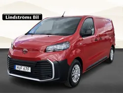 Röd Ny 2025 Toyota Proace Comfort Van | 454 875 kr (Lite dyr)