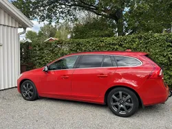 Röd Begagnad 2013 Volvo V60 Momentum Kombi | 89 000 kr (Superpris)
