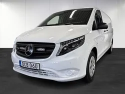 Vit (white) Begagnad 2023 Mercedes Vito Minibuss | 419 900 kr (Marknadspris)
