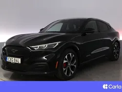 Svart Begagnad 2021 Ford Mustang Mach-E SUV | 359 900 kr (Marknadspris)