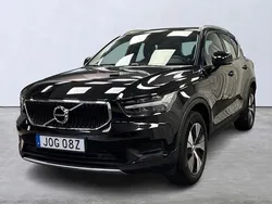 Svart Begagnad 2022 Volvo XC40 Momentum SUV | 279 900 kr (Marknadspris)
