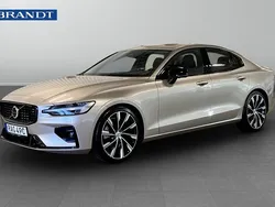 Grå Begagnad 2023 Volvo S60 Plus Sedan | 439 900 kr (Marknadspris)