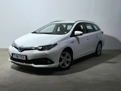 Vit Begagnad 2016 Toyota Auris Hybrid Kombi | 158 900 kr (Marknadspris)