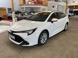 Vit Begagnad 2023 Toyota Corolla Active Kombi | 279 900 kr (Marknadspris)