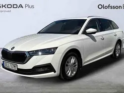 Vit Begagnad 2022 Skoda Octavia Kombi | 254 900 kr